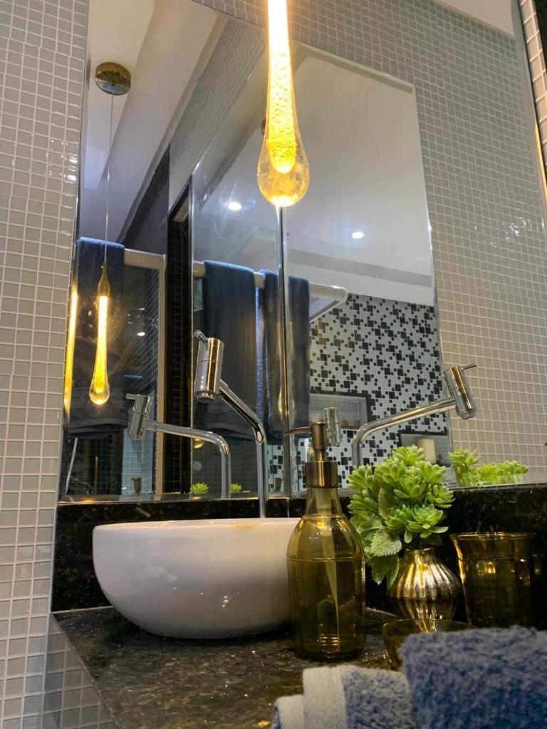 Maravilhoso Apartamento 2 Quartos Com Ofuro Porto Da Barra Salvador Summer Barra Flat Exteriör bild